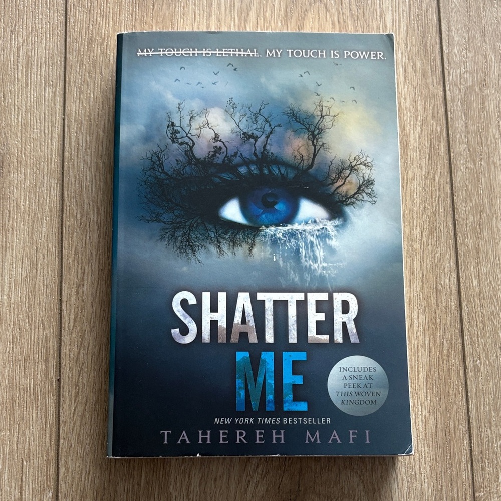 Shatter Me by Tahereh Mafi Soft Cover Book